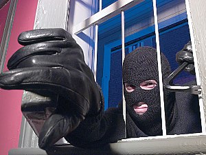 Дыры в движке, через которые вирус попадает на сайт